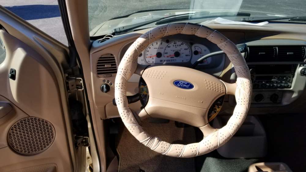 Ford Explorer 2001 Tan