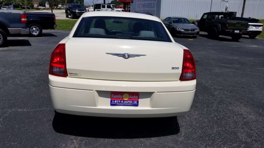 Chrysler 300C, 300, 300M 2005 White